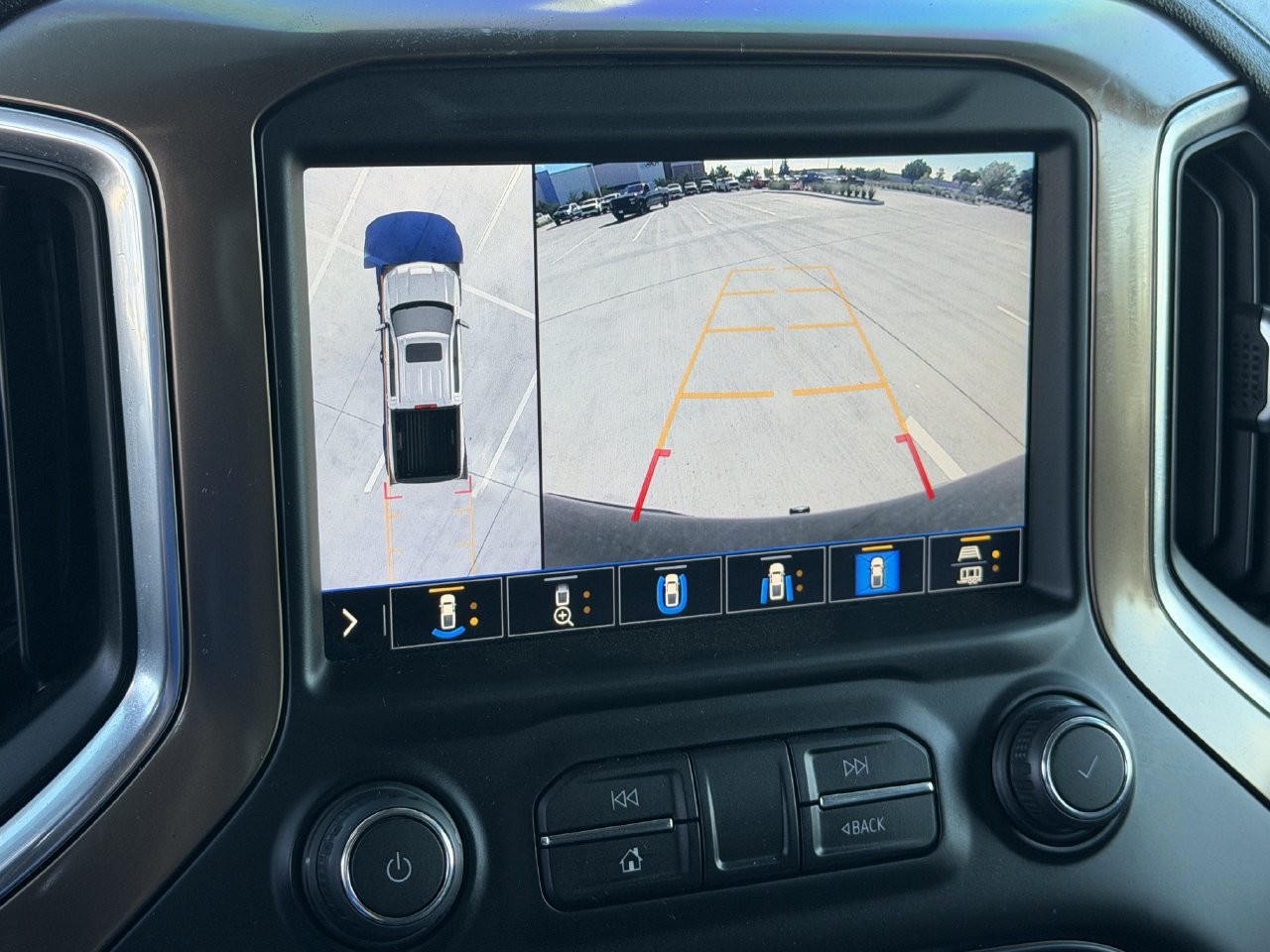 Used 2020 Chevrolet Silverado 1500 High Country w/ Technology Package AWD/4WD image 18