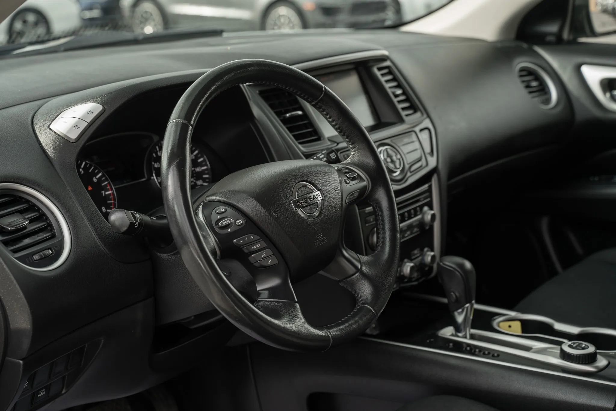 Used 2019 Nissan Pathfinder SV image 16