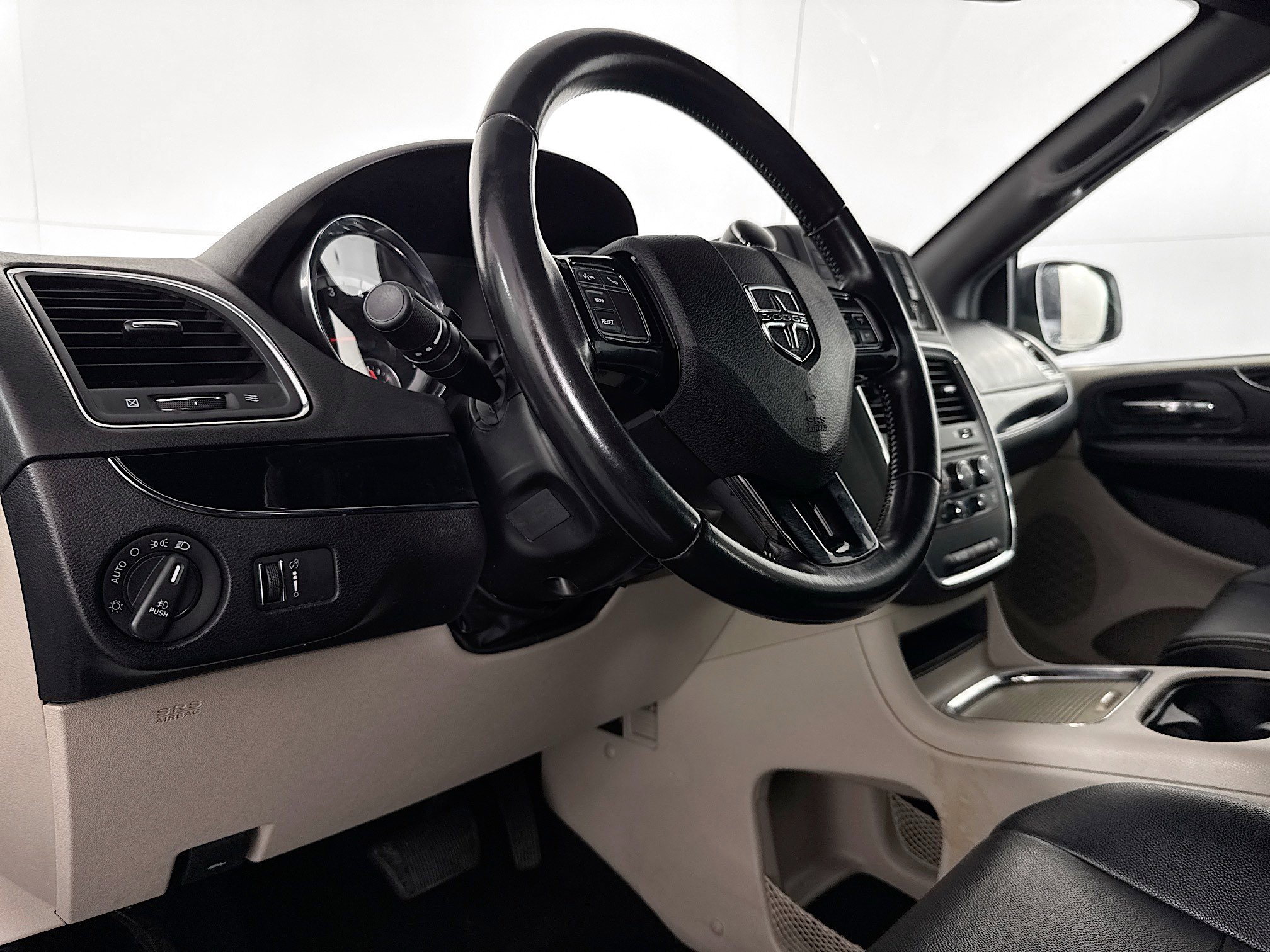 Used 2019 Dodge Grand Caravan SXT image 21