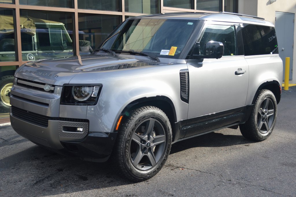 Used 2024 Land Rover Defender 90 X-Dynamic SE image 2