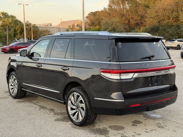 Used 2023 Lincoln Navigator Reserve image 2