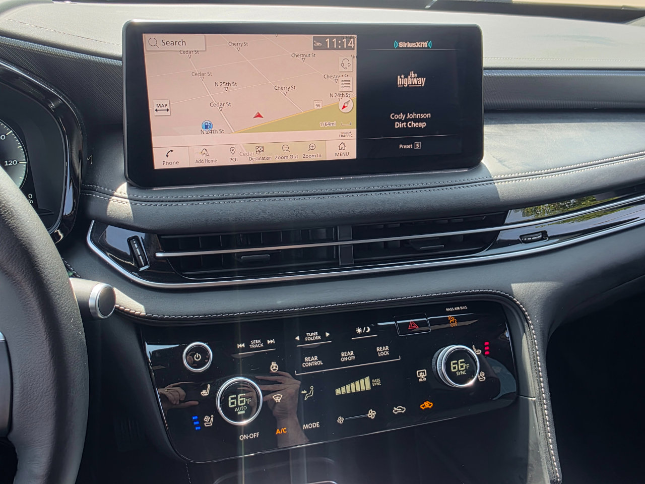 Used 2025 INFINITI QX60 Luxe w/ Black Edition image 4