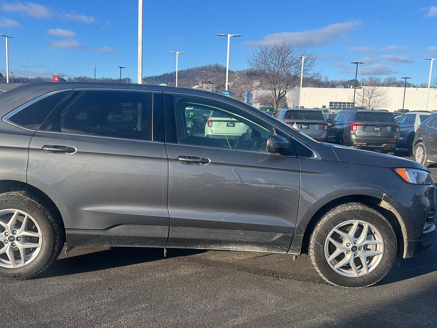 Used 2024 Ford Edge SEL w/ Convenience Package image 3