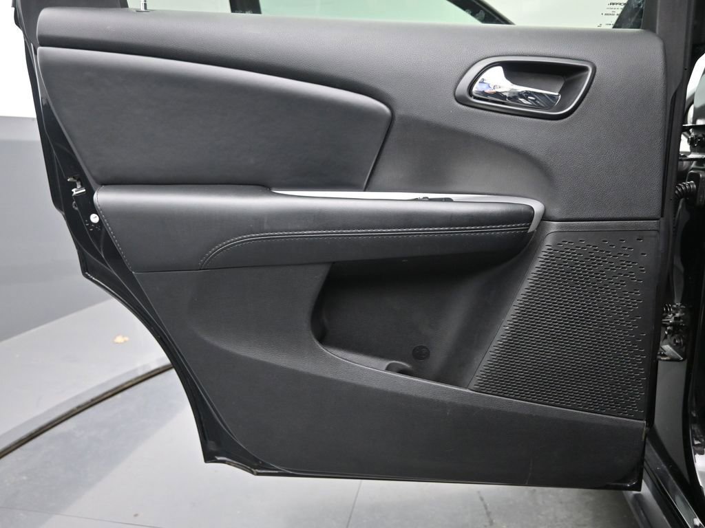 Used 2017 Dodge Journey SE w/ Flexible Seating Group image 14