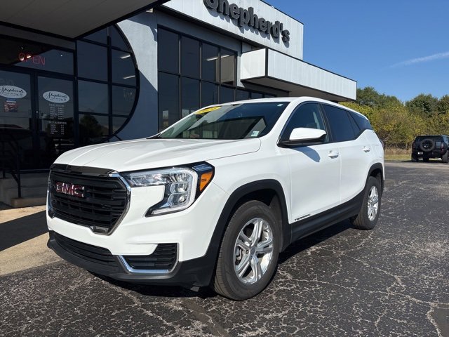 Used 2024 GMC Terrain SLE image 2