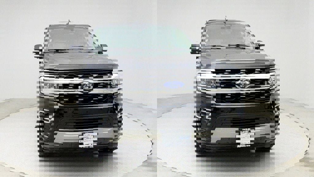 Used 2024 Ford Expedition Limited image 2