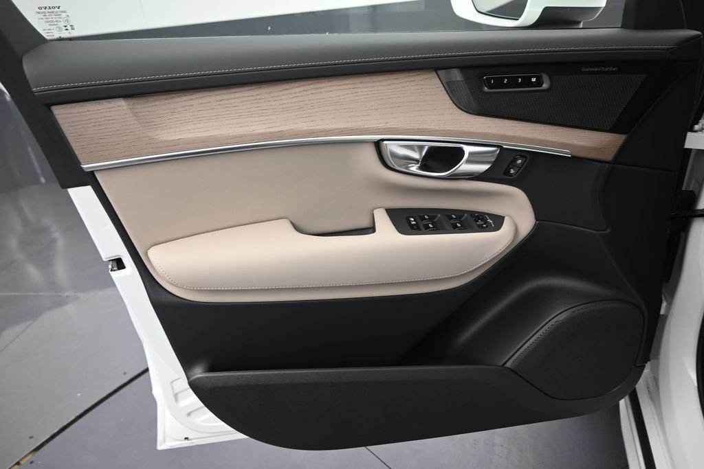 New 2026 Volvo XC90 T8 Plus w/ Protection Package Premier AWD/4WD image 10
