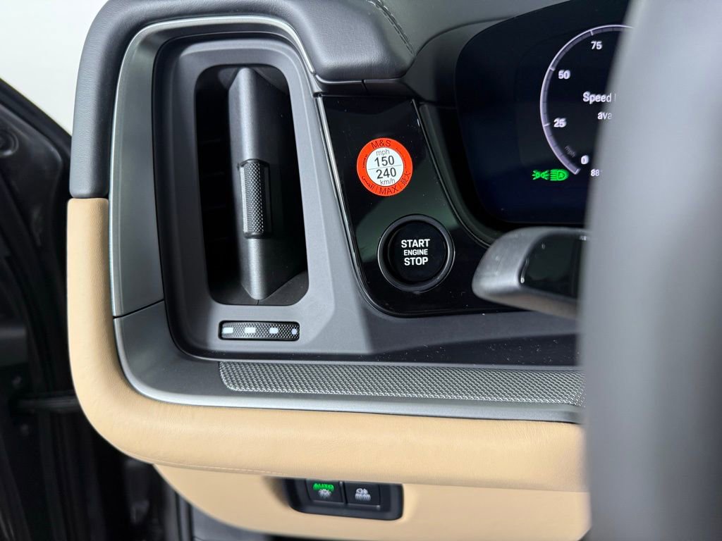 Certified 2025 Porsche Cayenne Coupe image 35