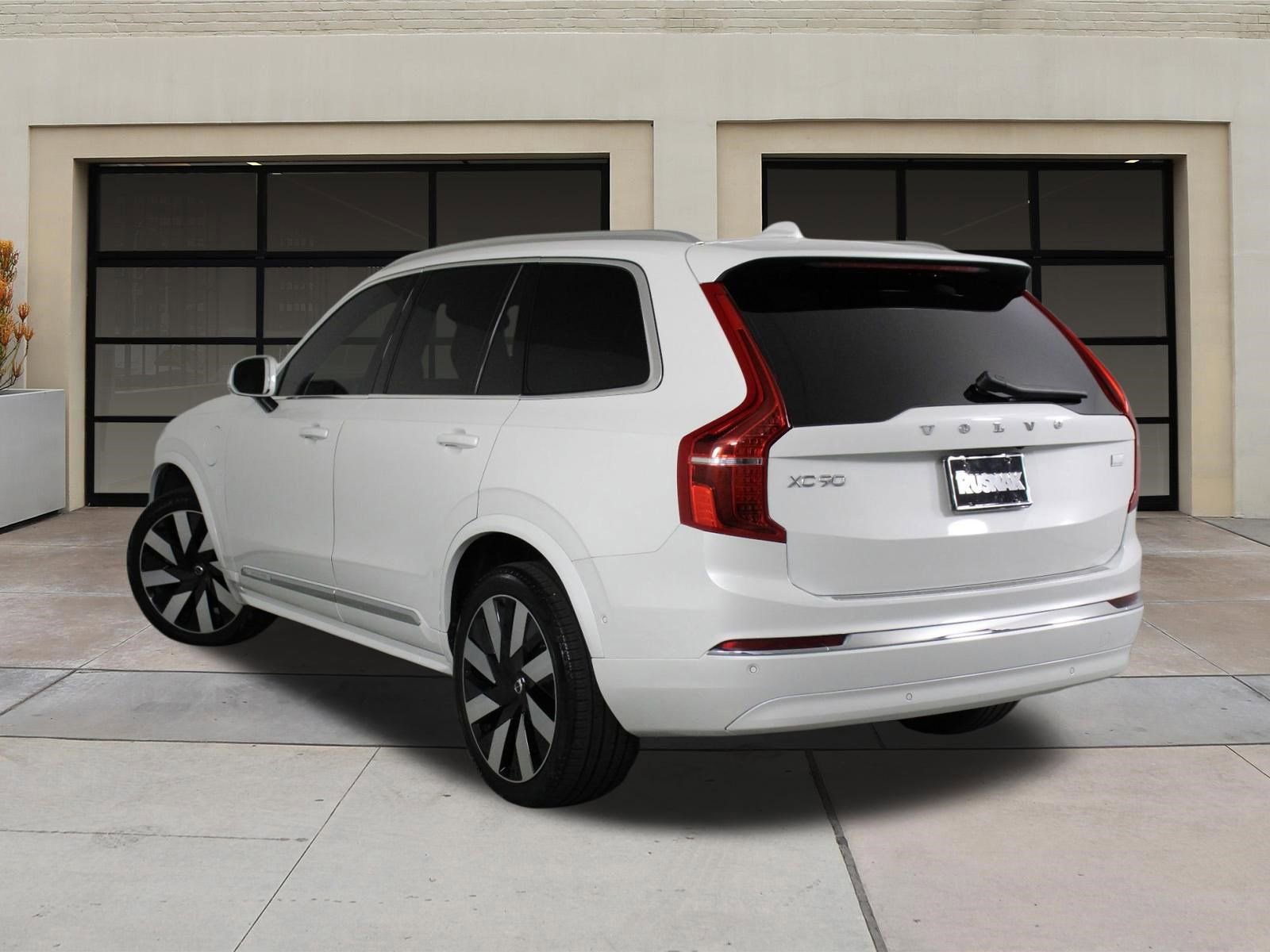 Certified 2024 Volvo XC90 T8 Plus AWD/4WD image 2