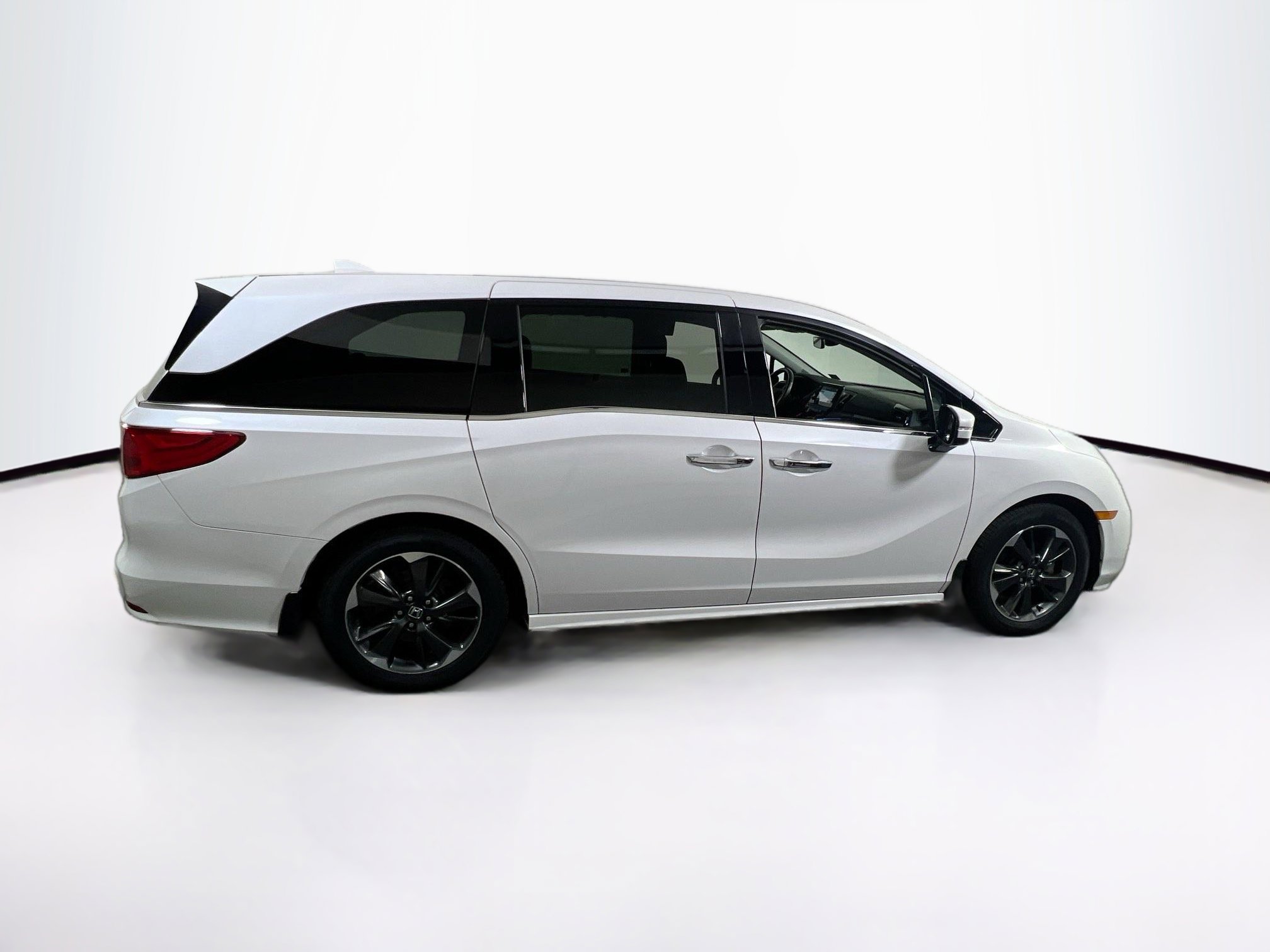 Used 2023 Honda Odyssey Elite image 4