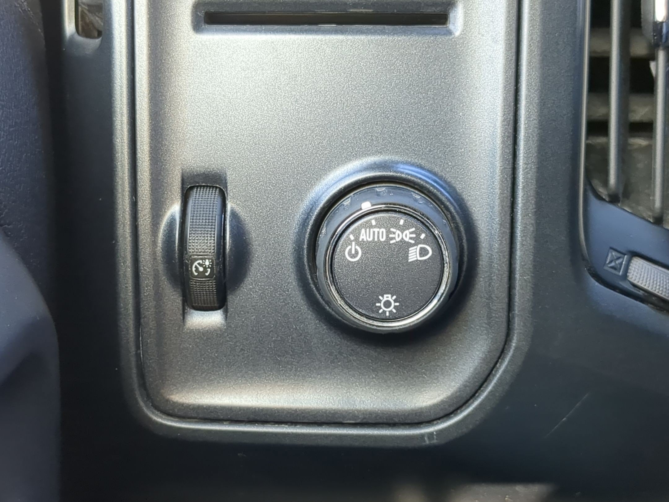 Used 2018 GMC Sierra 1500 2WD Regular Cab image 17