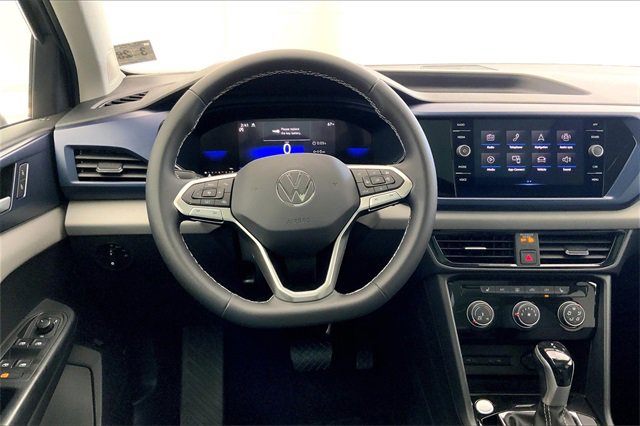 Certified 2023 Volkswagen Taos SE w/ Panoramic Sunroof Package image 5