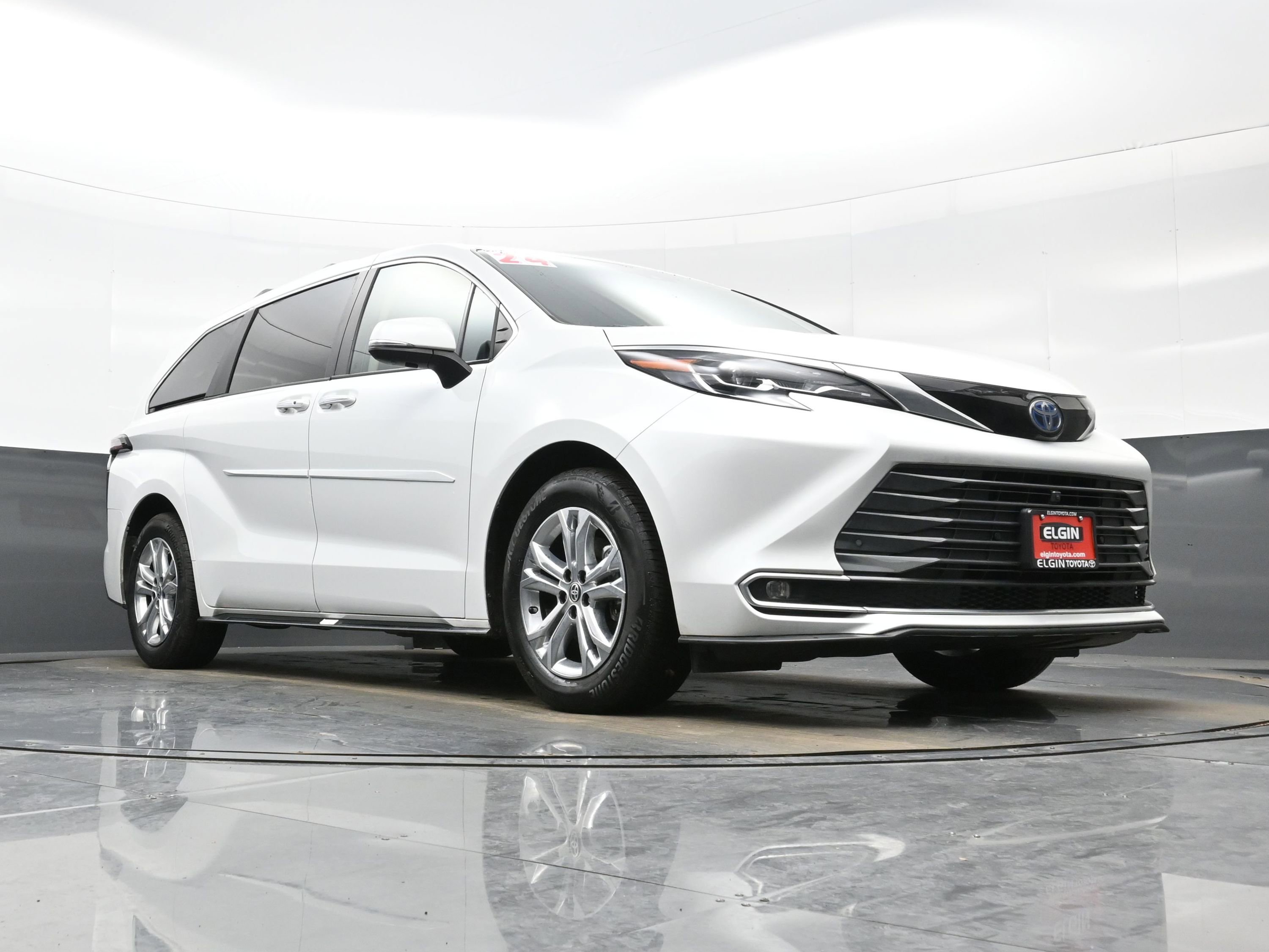 Used 2024 Toyota Sienna Platinum image 27