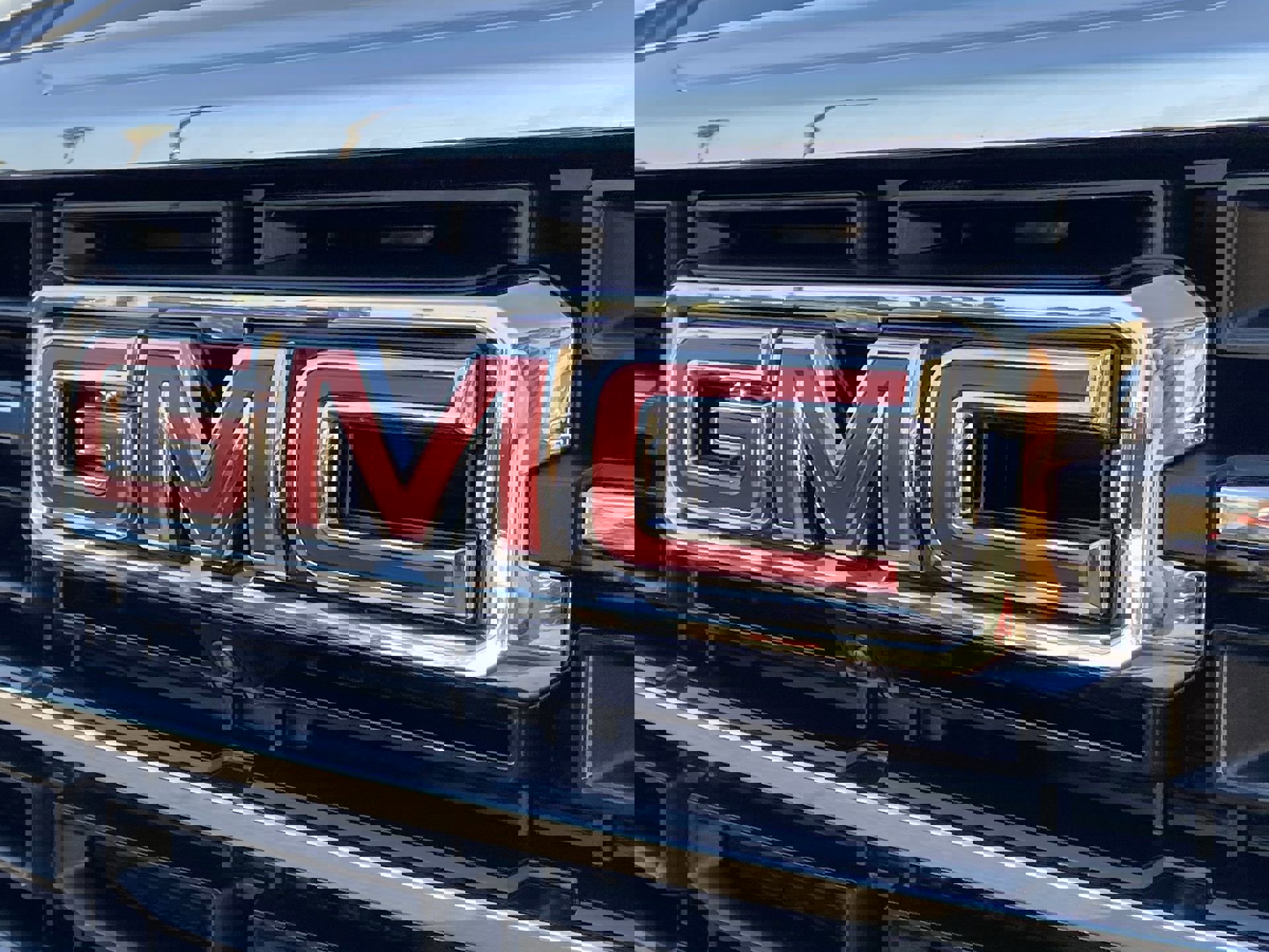 Used 2025 GMC Acadia Elevation image 32