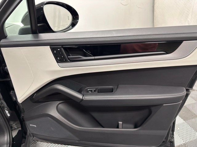Used 2024 Porsche Cayenne S AWD/4WD image 33