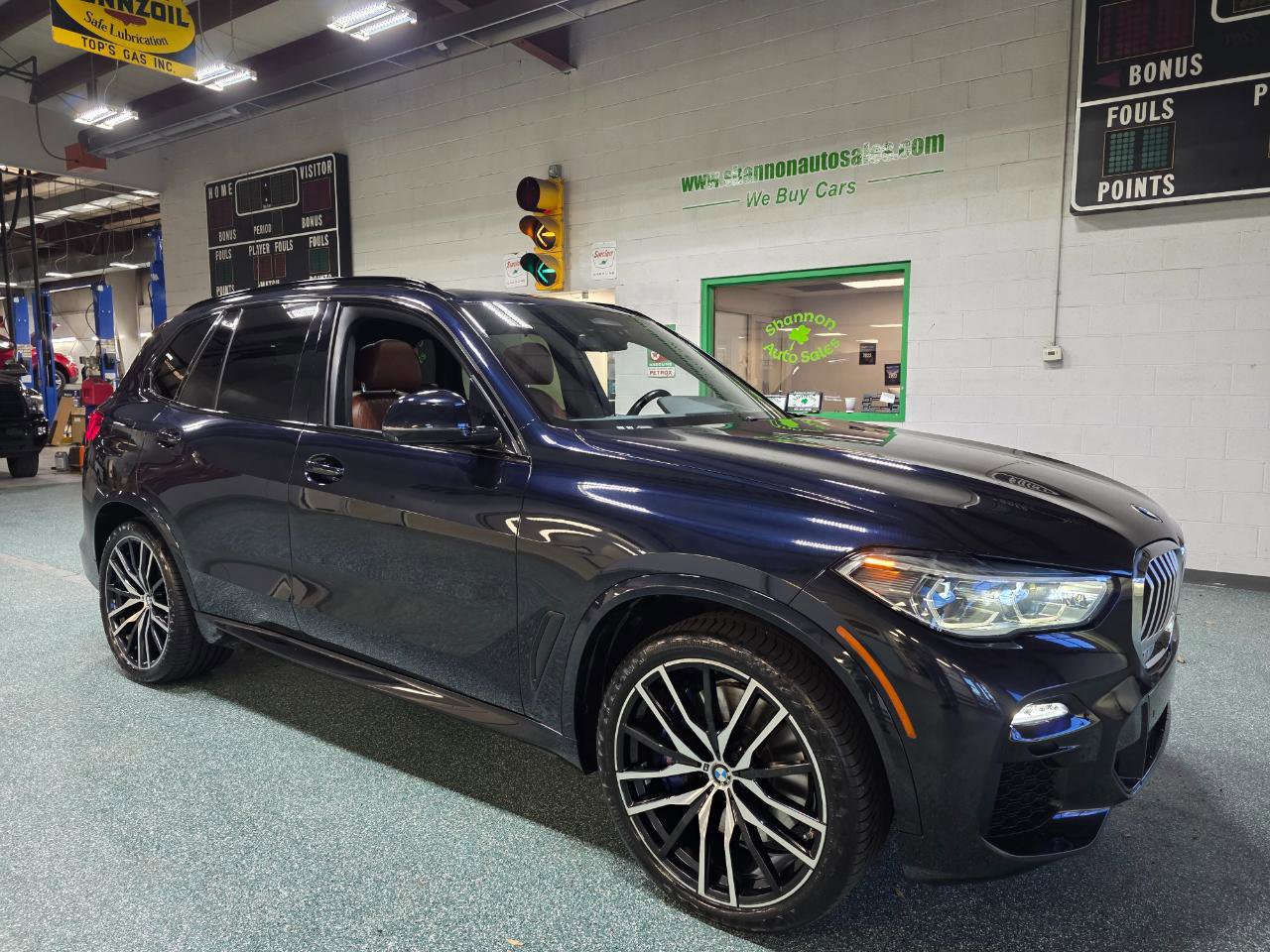 Used 2019 BMW X5 xDrive50i w/ M Sport Package image 4