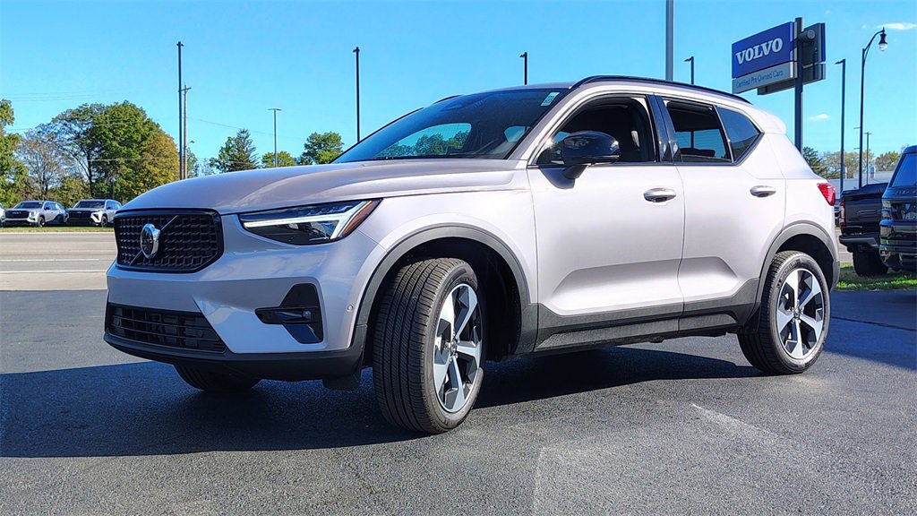 New 2026 Volvo XC40 B5 Plus w/ Protection Package Premier image 5