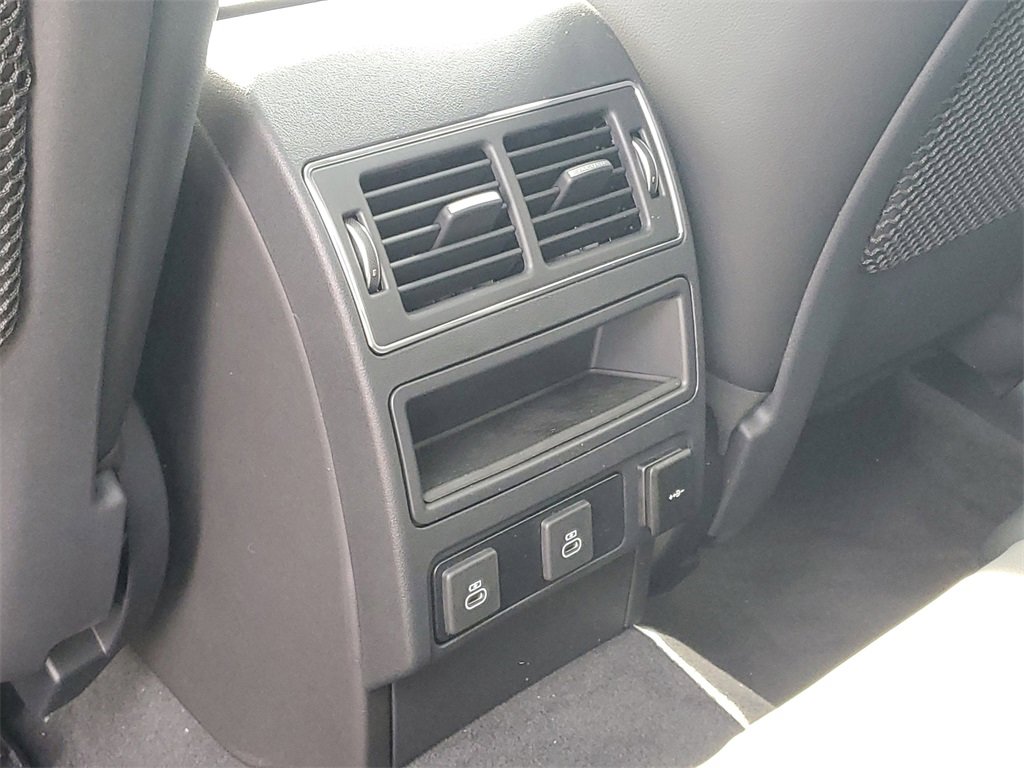 New 2025 Jaguar F-PACE R-Dynamic S image 30