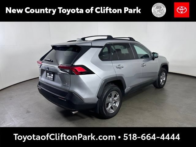 Used 2023 Toyota RAV4 LE AWD/4WD image 3