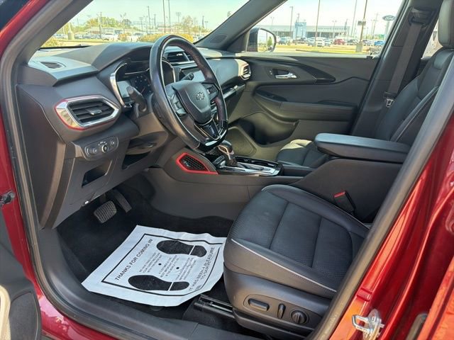 Used 2022 Chevrolet TrailBlazer RS w/ Sun and Liftgate Package image 17