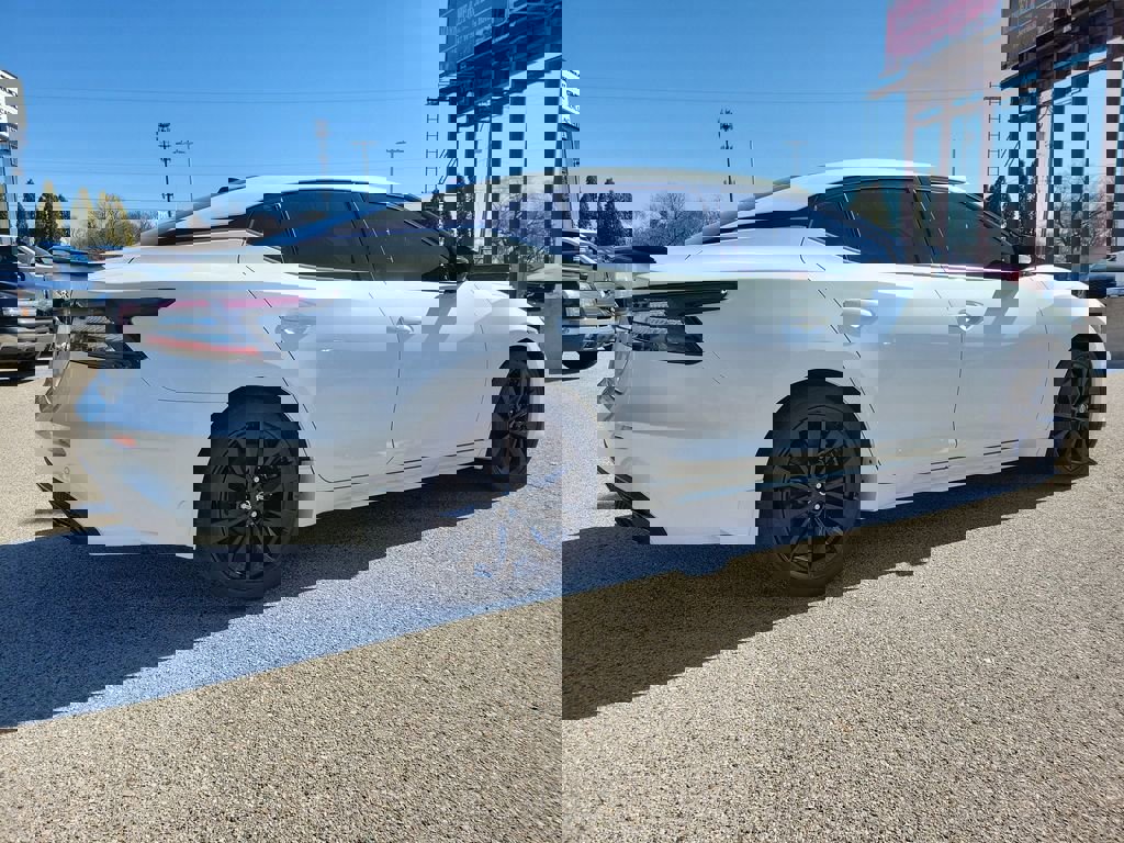 Used 2022 Nissan Maxima SR image 4