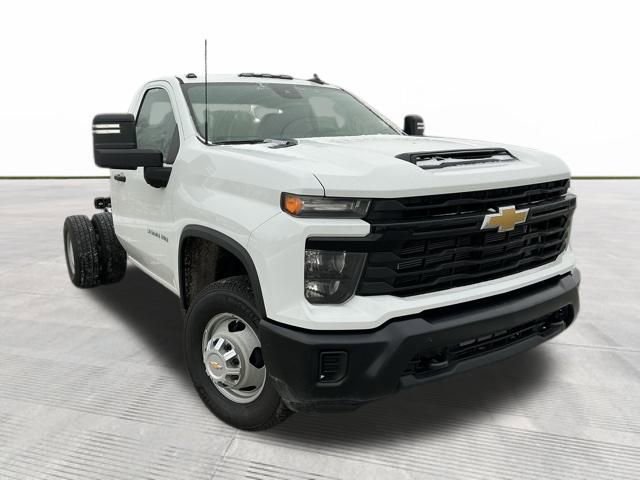 Used 2024 Chevrolet Silverado 3500 W/T image 2