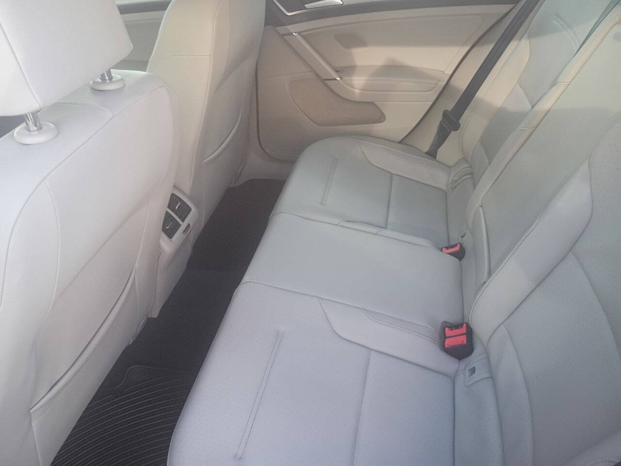 Used 2015 Volkswagen Golf TDI S FWD image 12