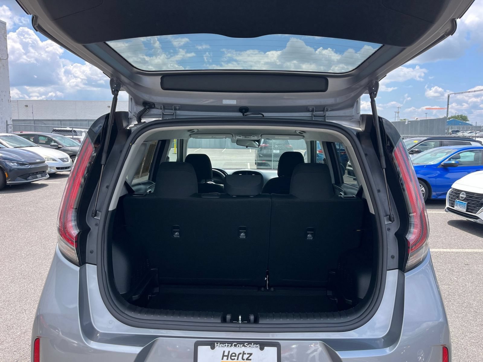 Used 2025 Kia Soul LX w/ LX Technology Package FWD image 28