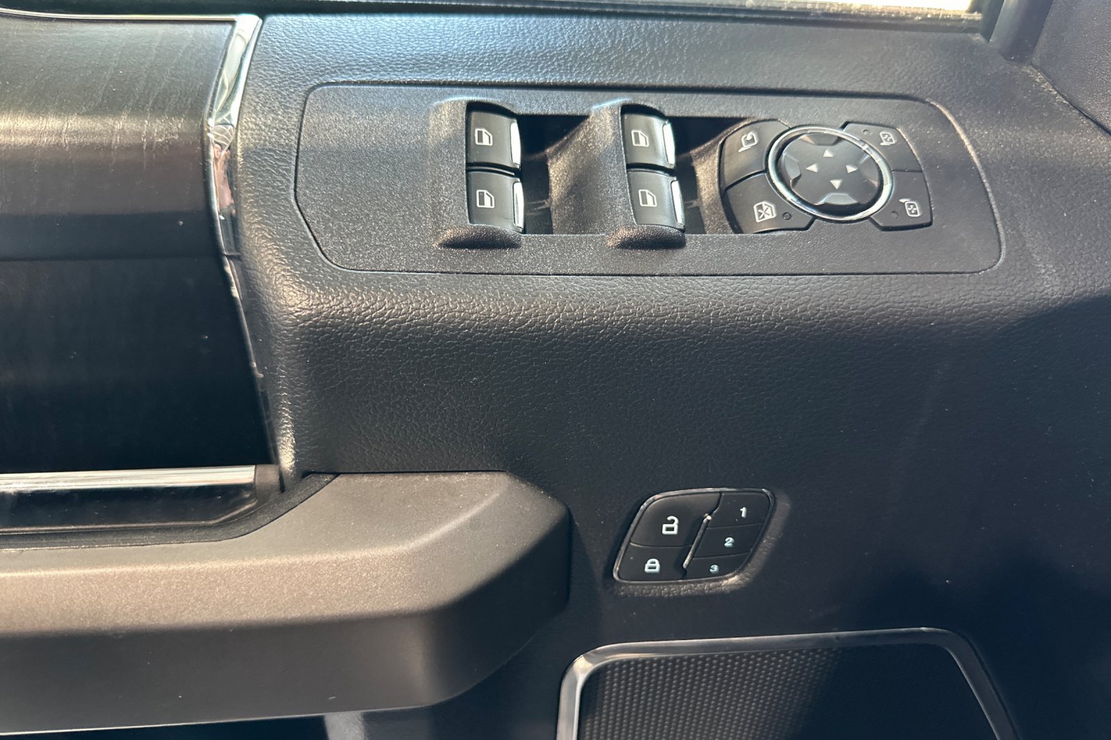 Used 2020 Ford F150 Platinum w/ Technology Package AWD/4WD image 12