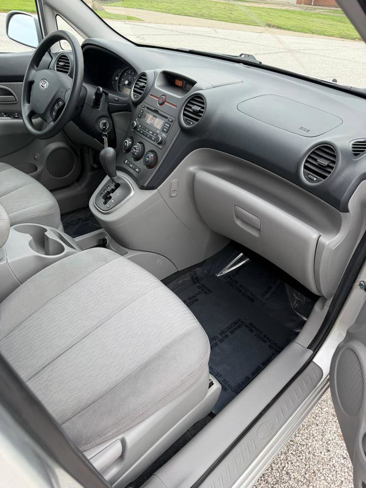 Used 2008 Kia Rondo LX FWD image 19