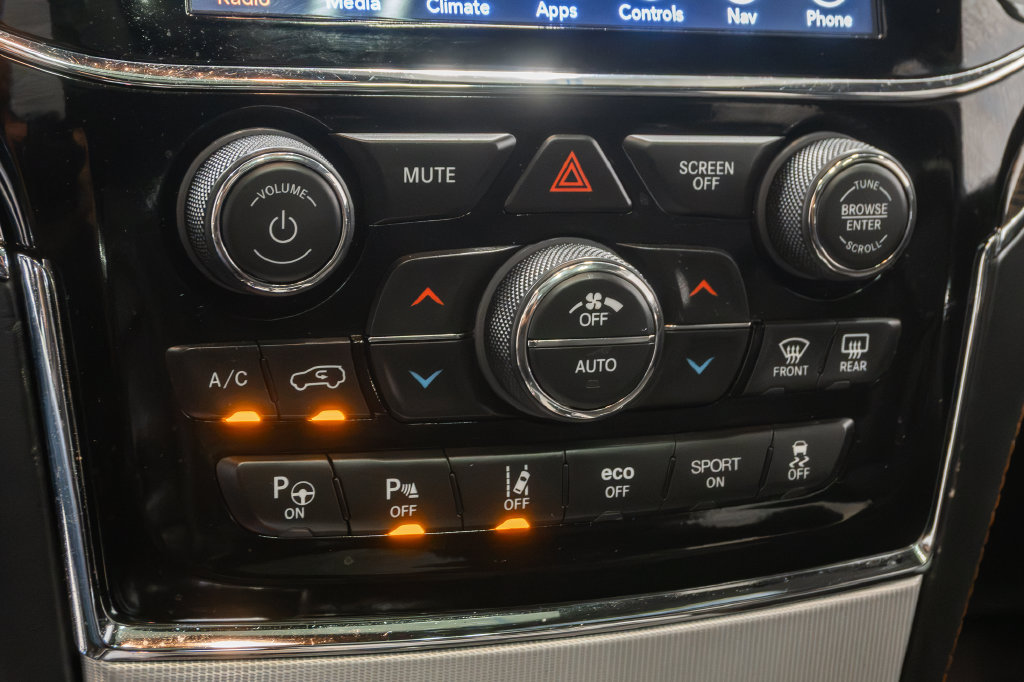 Used 2019 Jeep Grand Cherokee Summit AWD/4WD image 24