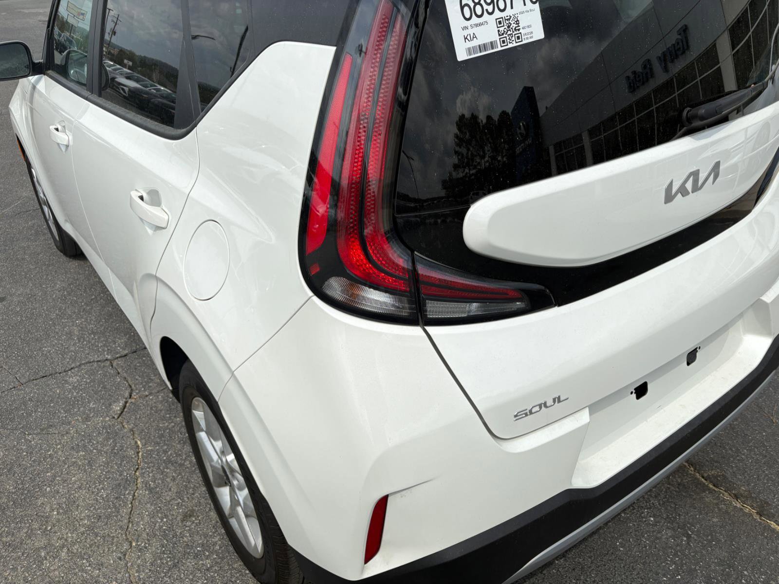 Used 2025 Kia Soul LX image 11