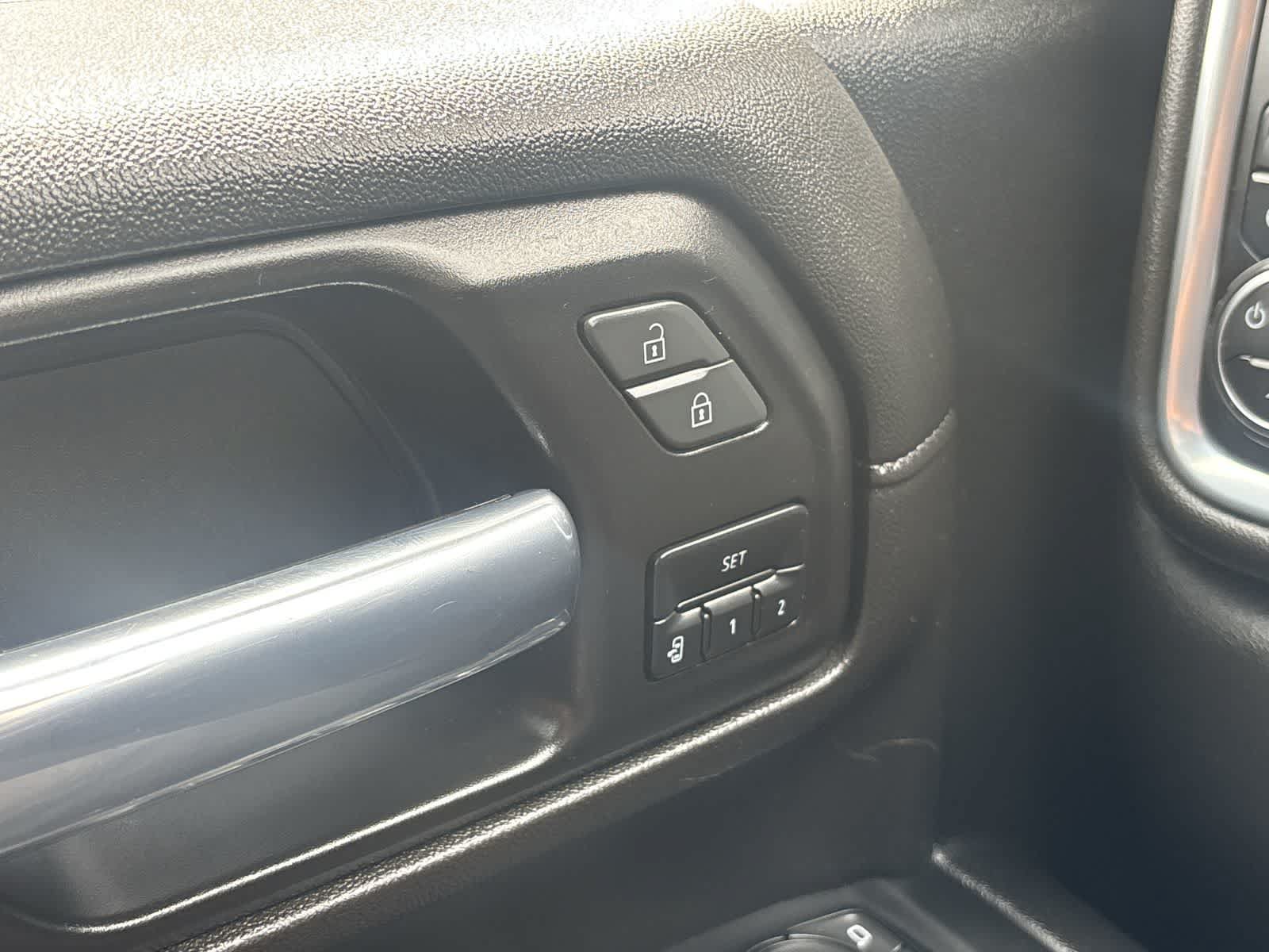 Used 2022 Chevrolet Silverado 3500 LTZ AWD/4WD image 30