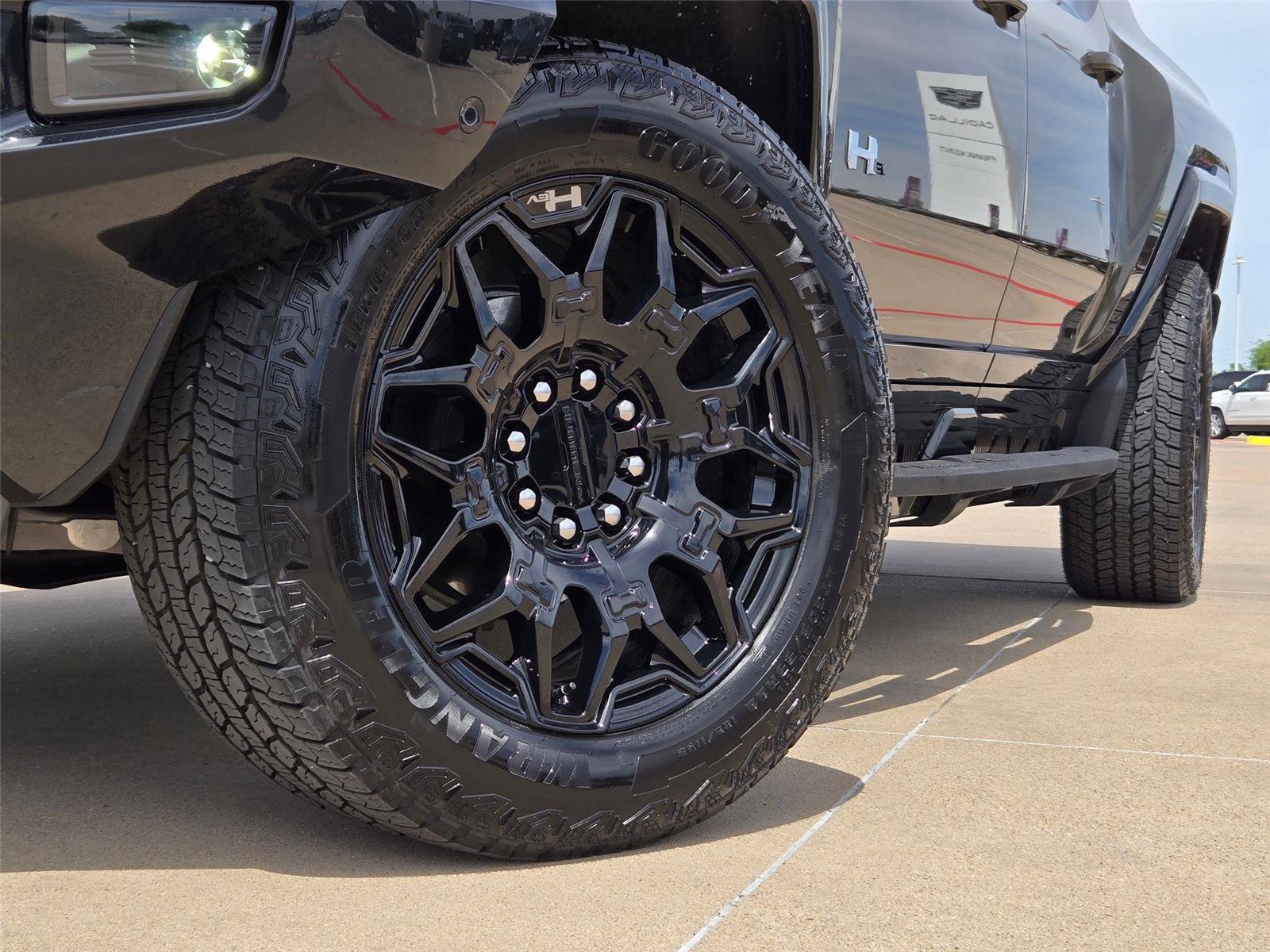 Used 2024 GMC Hummer EV 2X w/ LPO, Illumination Package image 8