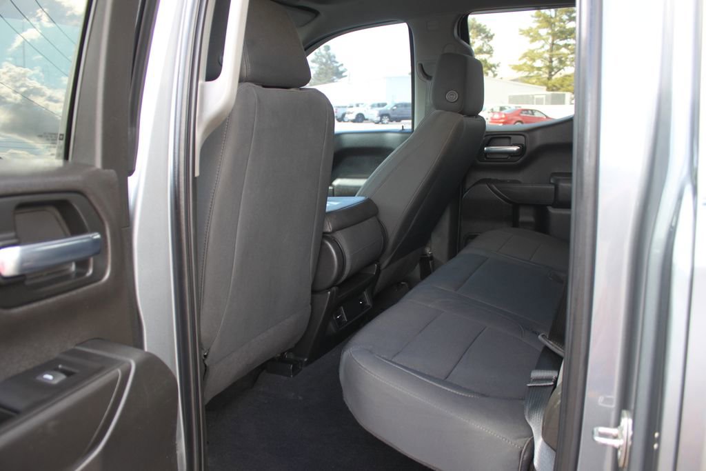Used 2020 Chevrolet Silverado 1500 Custom w/ Custom Value Package image 11