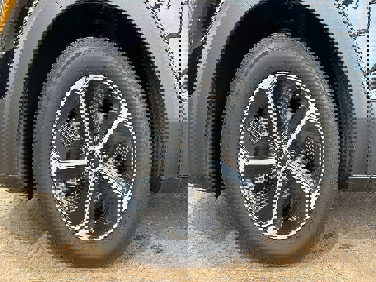 Used 2023 Kia Niro EX image 10