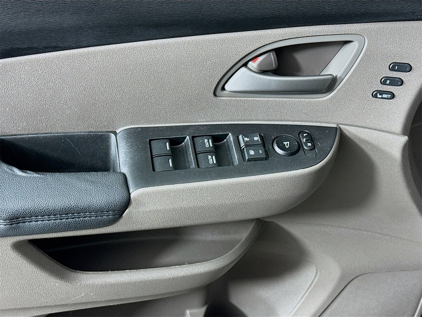 Used 2012 Honda Odyssey Touring Elite image 15
