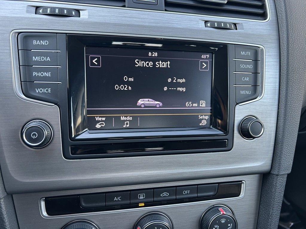 Used 2015 Volkswagen Golf S image 21