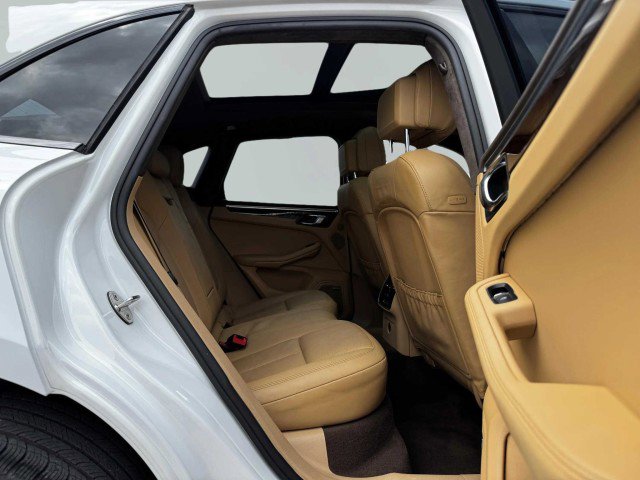 Used 2017 Porsche Macan Turbo image 43