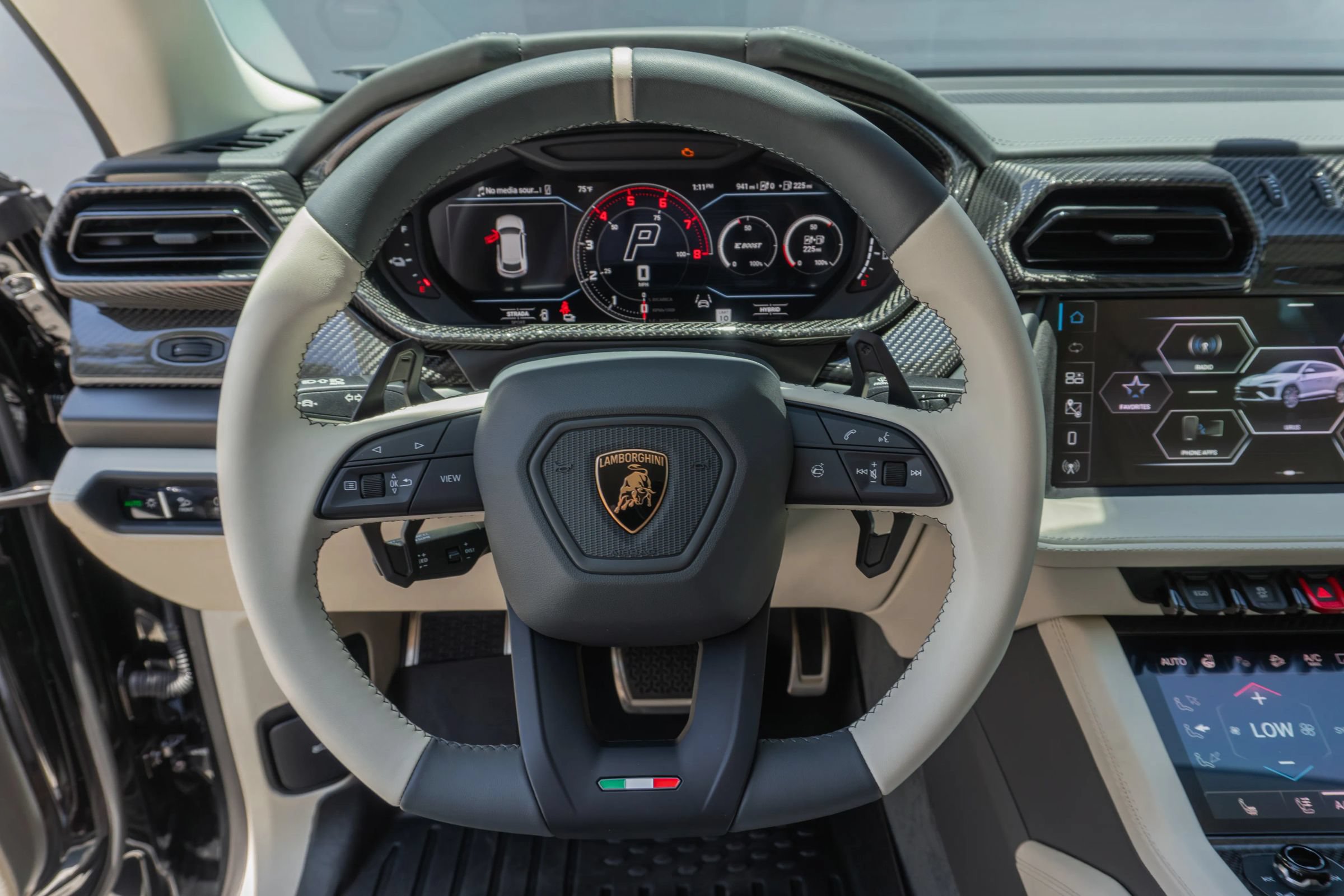 Used 2026 Lamborghini Urus SE AWD/4WD image 70