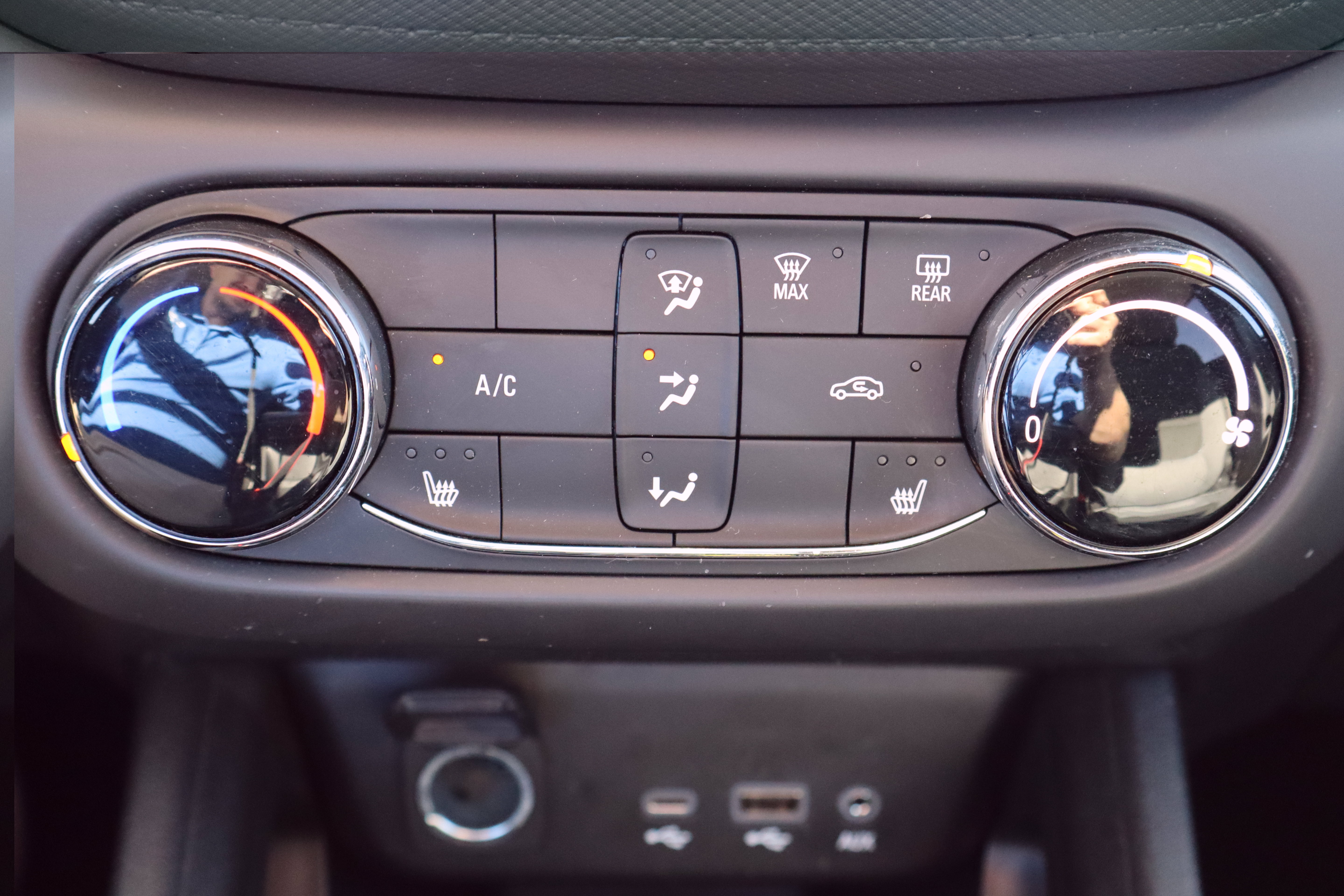 Used 2022 Chevrolet TrailBlazer LT w/ LPO, Blackout Package FWD image 21