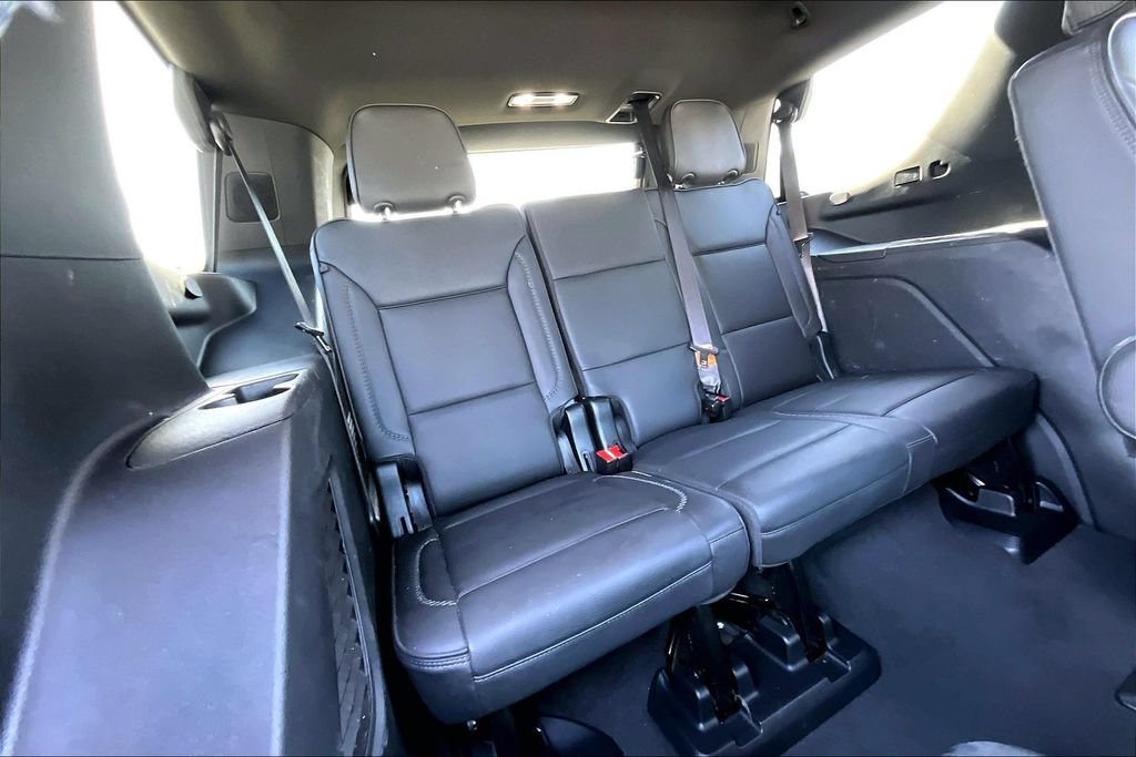 Used 2024 GMC Yukon Denali w/ Advanced Technology Package AWD/4WD image 35