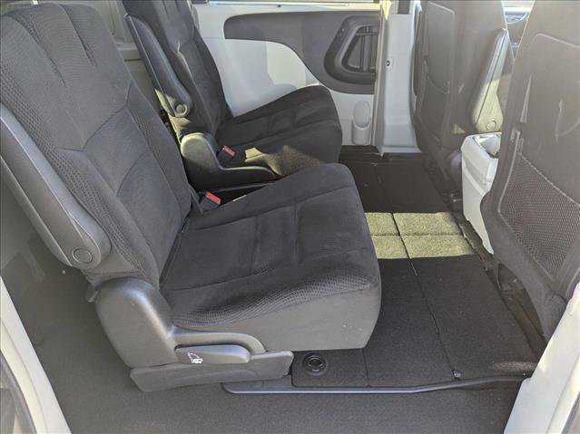 Used 2014 Chrysler Town & Country Touring image 21