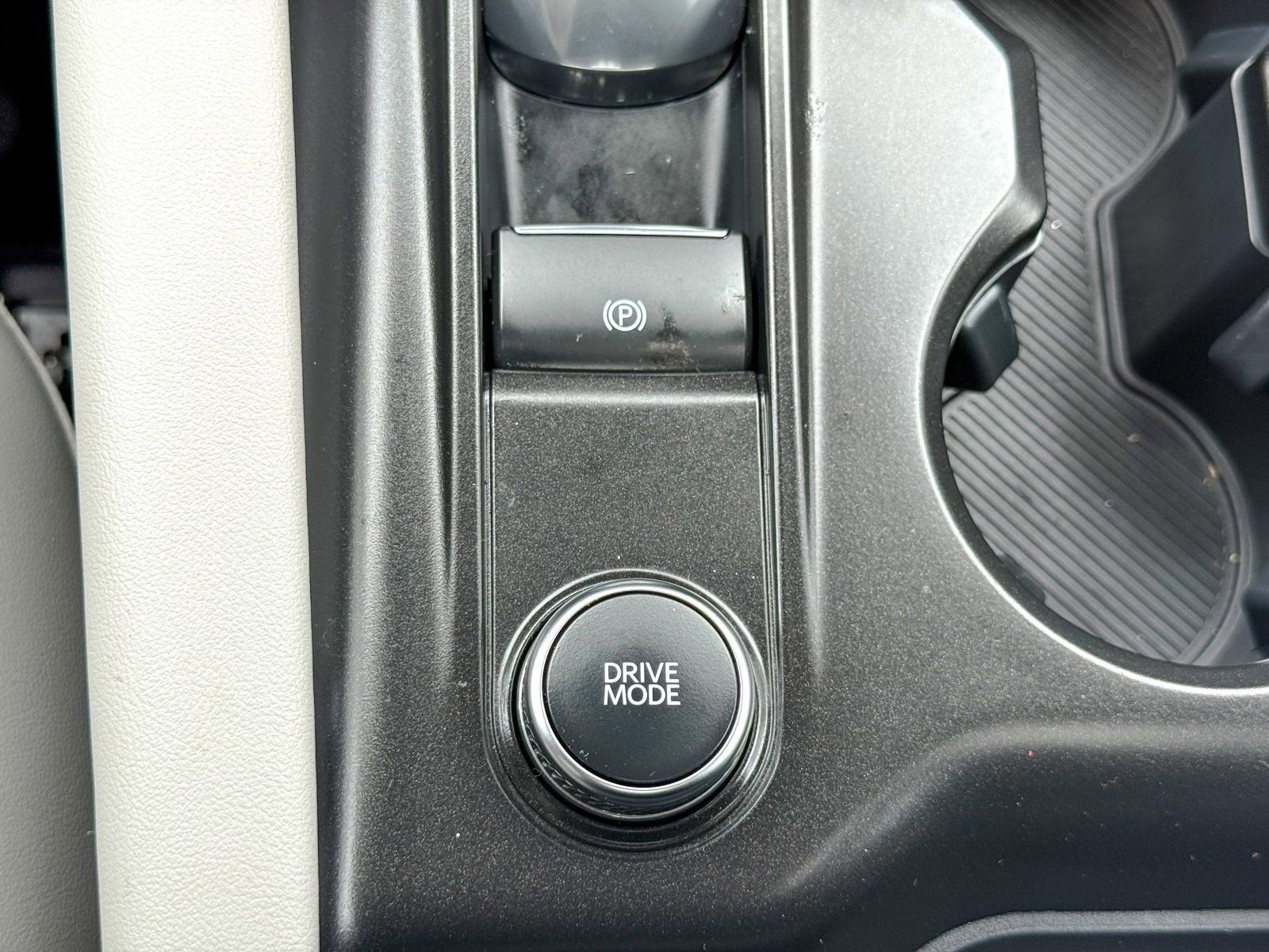 Certified 2025 Ford Explorer Active w/ Active Comfort Package image 32