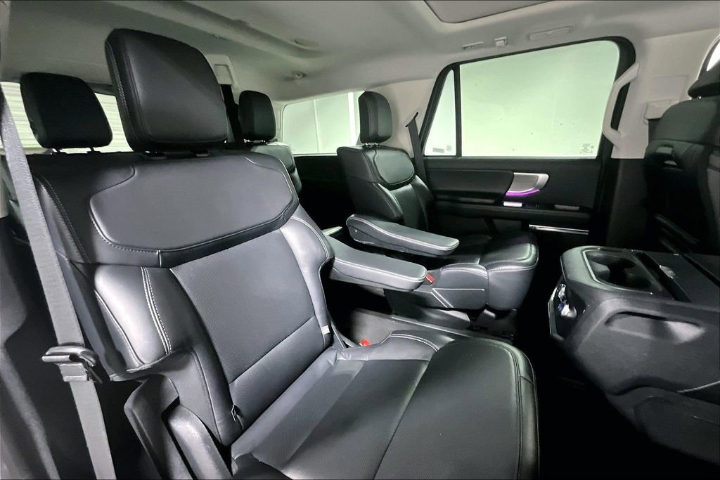 Used 2025 Ford Expedition Platinum AWD/4WD image 37