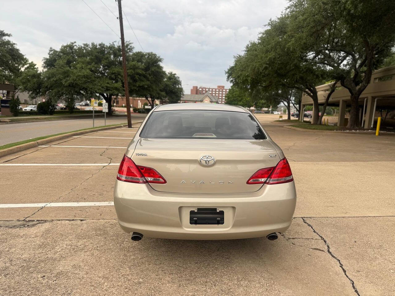 Used 2006 Toyota Avalon XLS FWD image 7