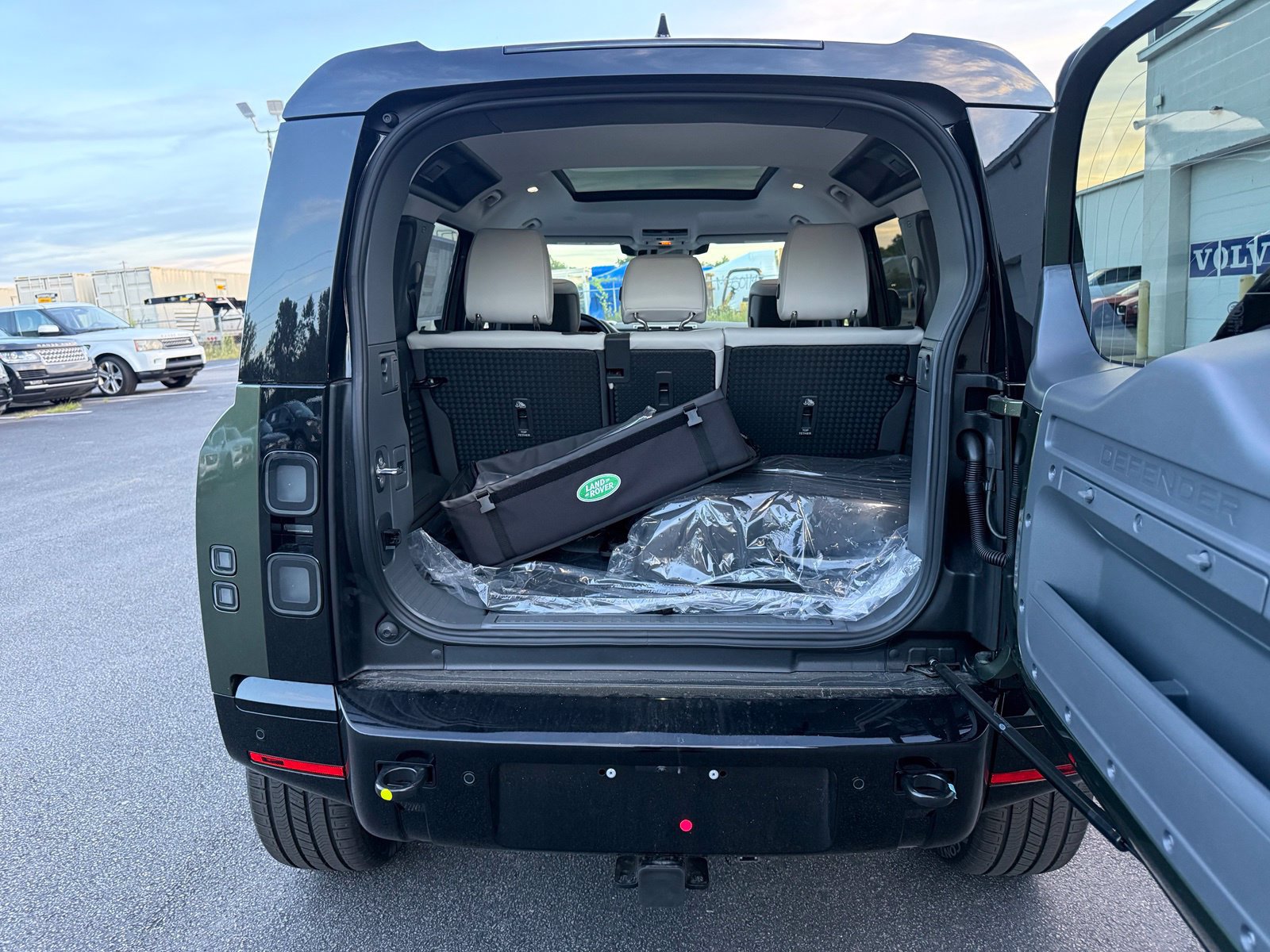 New 2026 Land Rover Defender 110 X-Dynamic SE AWD/4WD image 41