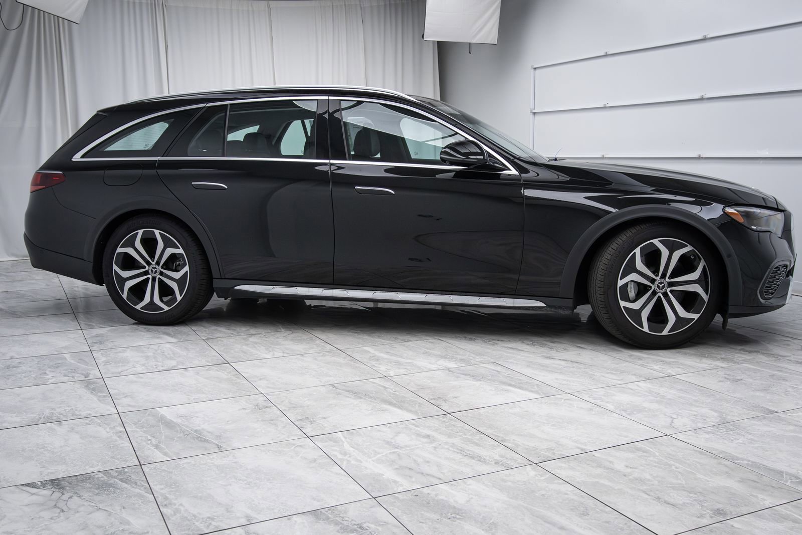 Used 2025 Mercedes-Benz E 450 4MATIC All-Terrain Wagon image 2