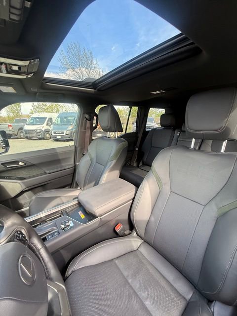 Used 2024 Lexus GX 550 image 6