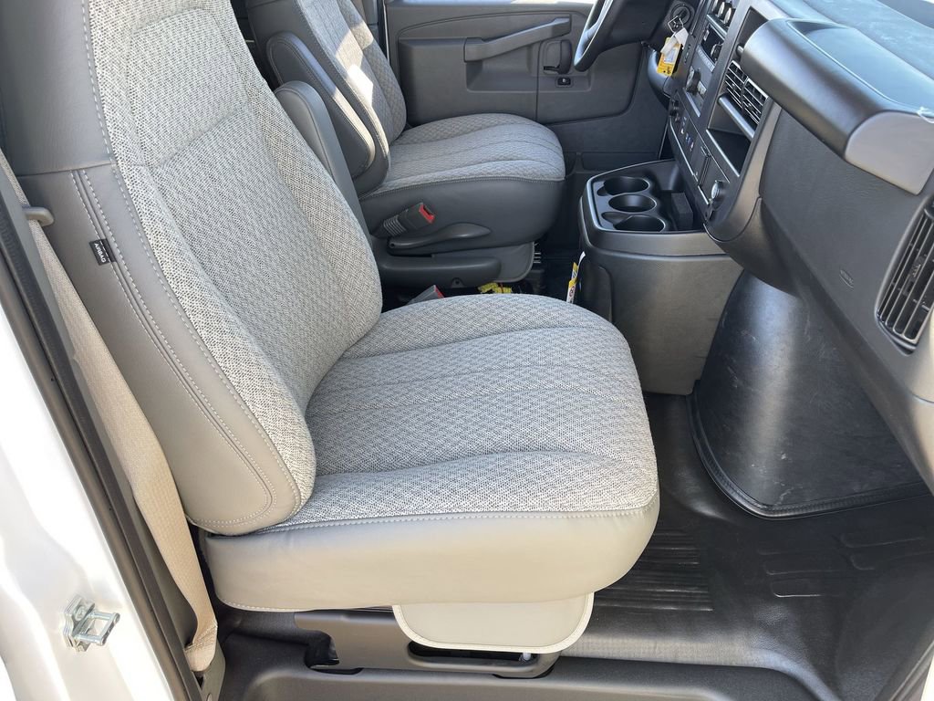 New 2025 GMC Savana 3500 LS image 27